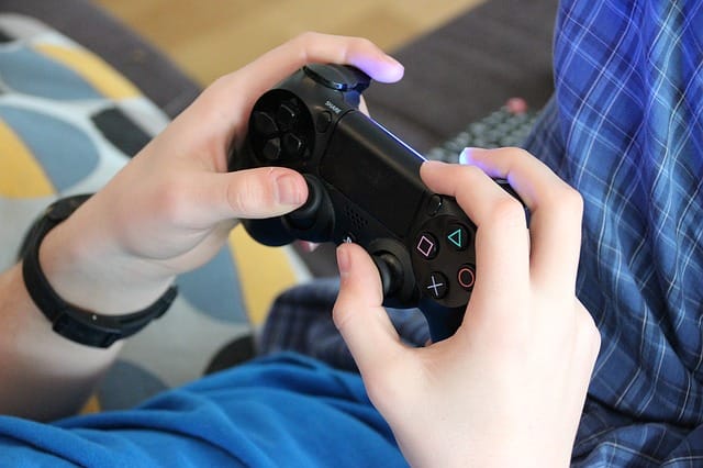 Καμμένη η νεολαία στο video games (βίντεο)