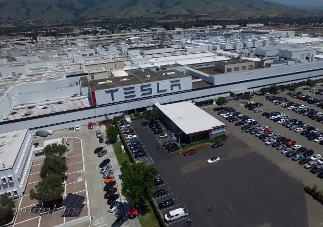 Οι εργαζόμενοι στο εργοστάσιο της Tesla θα εξαιρεθούν από το lockdown που θα εκδώσει η Καλιφόρνια για την Πανδημία