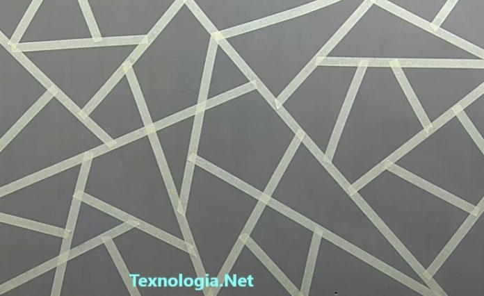 Διακοσμήστε τον τοίχο με αυτοκόλλητη ταινία