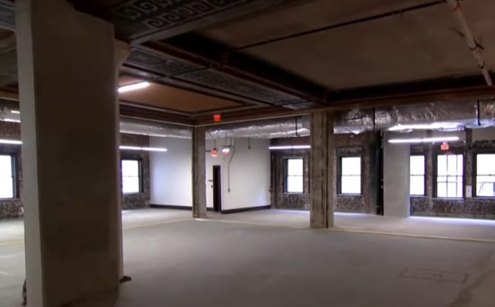 Οι άδειοι χώροι γραφείων μπορούν να μετατραπούν σε κτίρια κατοικιών, αλλά δεν είναι οικονομικά προσιτοί