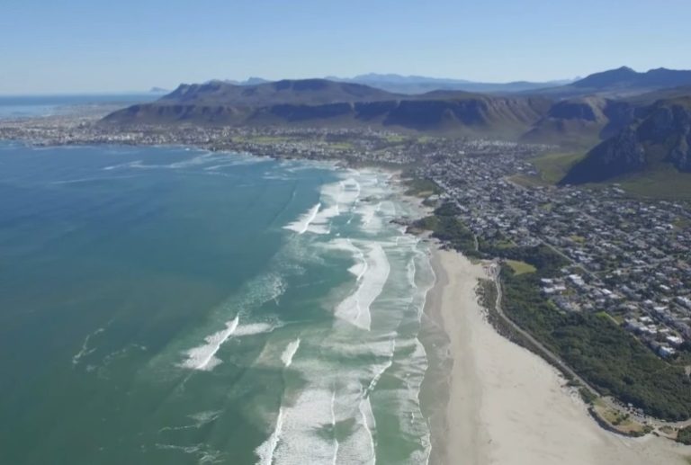 Η μόνη χώρα στον κόσμο που έχει 3 επίσημες πρωτεύουσες και 11 αναγνωρισμένες γλώσσες