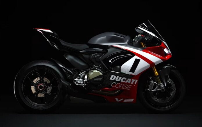 Ducati Panigale V2 Superquadro Final Edition, ένα σπορ μοντέλο σε περιορισμένη έκδοση