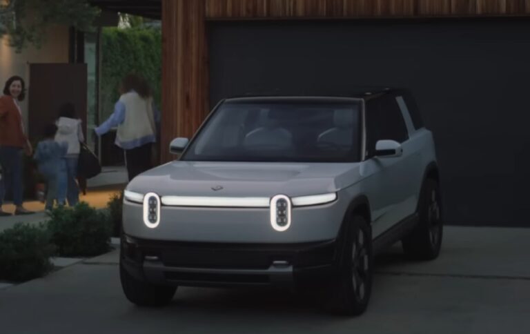 Η αυτοκινητοβιομηχανία Rivian δεν θα υποστηρίζει το Apple CarPlay