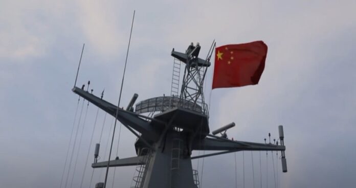 Η Κίνα εξοπλίζει πολεμικό πλοίο με κανόνι λέιζερ