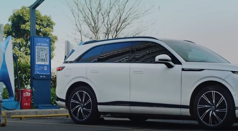 Η Xpeng παρουσίασε υπερταχύτατους σταθμούς φόρτισης 800 kW
