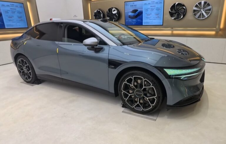 Η Zeekr αναβαθμίζει τα μοντέλα 007 και 001