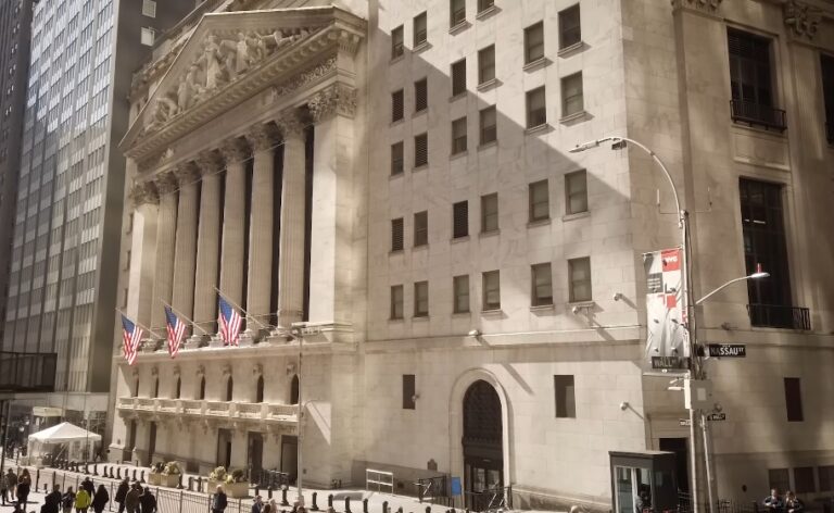 Γιατί η Wall Street συνεργάζεται με την Κίνα; Ανάλυση των επενδύσεων και των επιπτώσεων