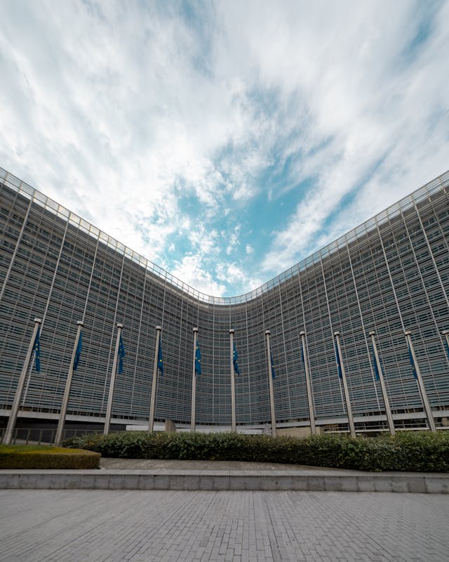 Η ΕΕ ασκεί πίεση στην Apple για αύξηση της διαλειτουργικότητας των συσκευών της