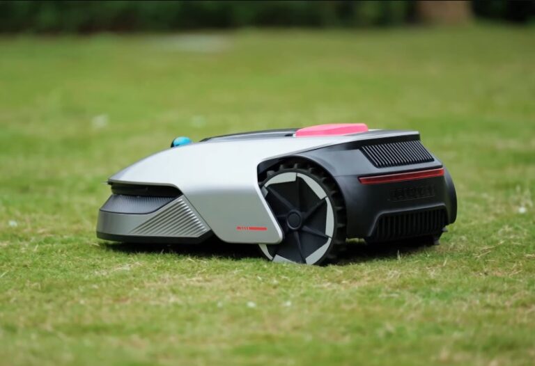 Η Κολωνία εξετάζει να απαγορεύσει τα ρομποτικά χλοοκοπτικά τη νύχτα