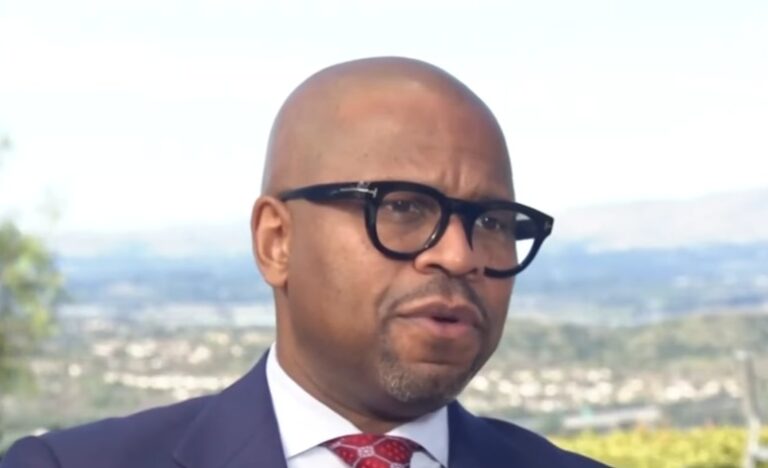 Προβλήματα στην Boeing: Αποχωρεί ο Ted Colbert. Αλλαγές στη διοίκηση και τεχνικές προκλήσεις