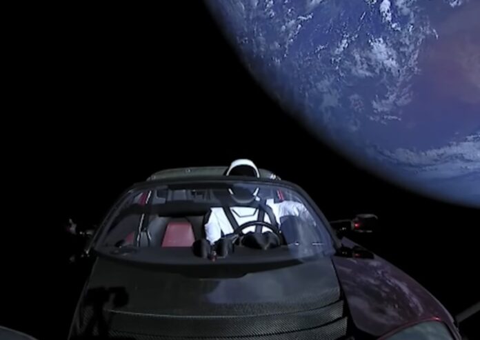 Ένα Tesla Roadster χρίστηκε κατά λάθος αστεροειδής