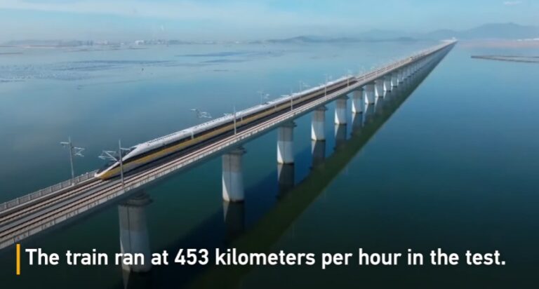 Η Κίνα αποκάλυψε το τρένο υψηλής ταχύτητας CR450 που τρέχει με 400 χλμ/ώρα