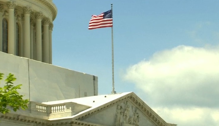 Ο Τραμπ προσφέρει γενναιόδωρη αποζημίωση σε όσους δημοσίους υπαλλήλους παραιτηθούν