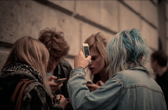 Απαγόρευση social media για ανηλίκους: Ισπανία και Ελλάδα σκληραίνουν τη στάση τους με ηλικιακή επαλήθευση και Kids Wallet