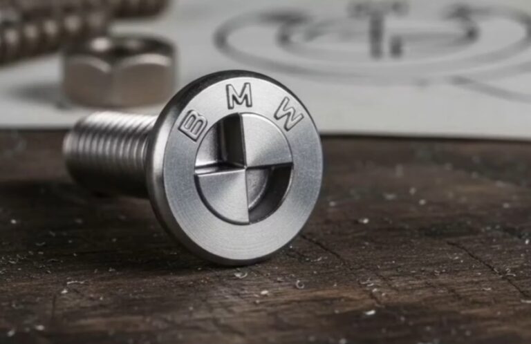 Η BMW και η αμφιλεγόμενη πατέντα με τις ιδιόκτητες βίδες