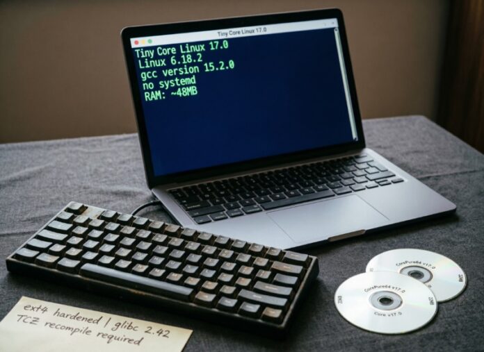 Tiny Core Linux 17.0: Μικροσκοπικό Linux σε λίγα MB με kernel 6.18.2 και GCC 15.2.0 (χωρίς systemd)